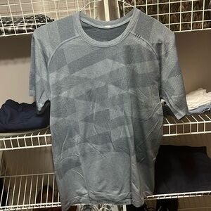 Lululemon t shirt